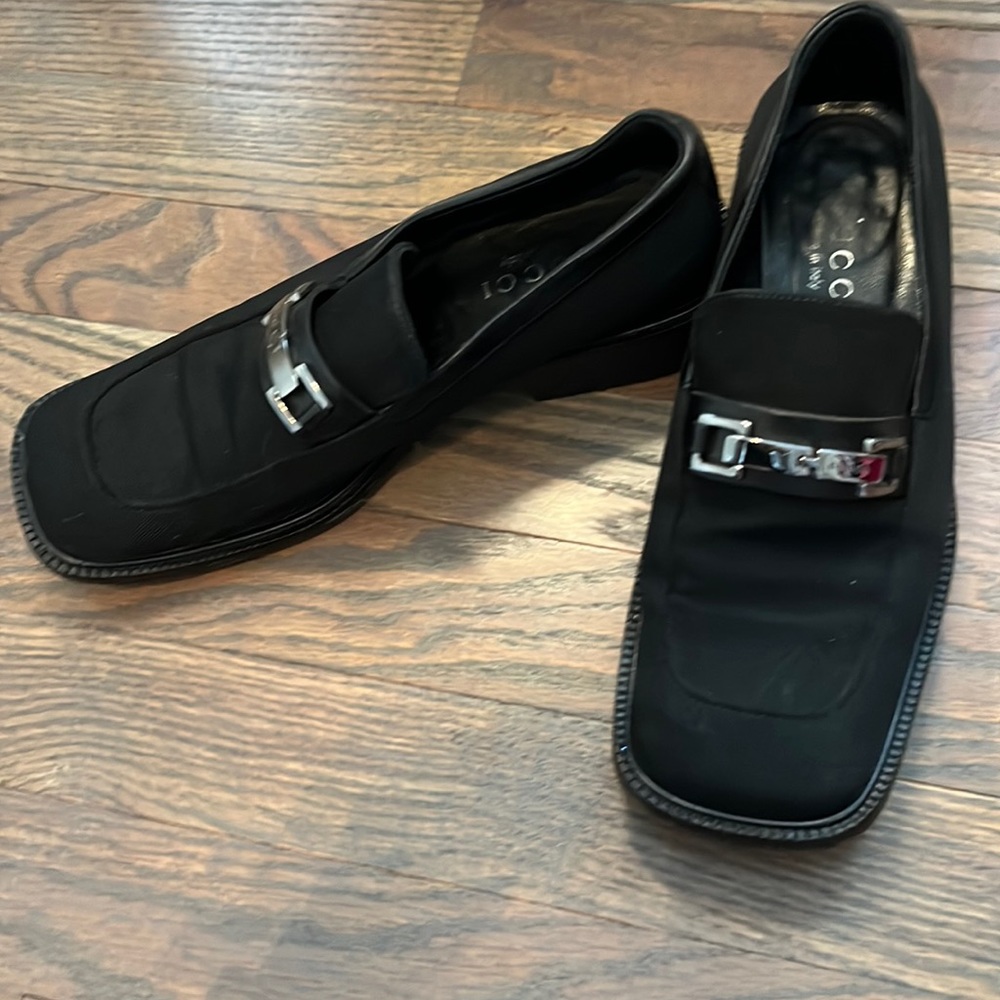 GUCCI vintage Black loafers size 35.5/5.5 super stylish and classic VGUC